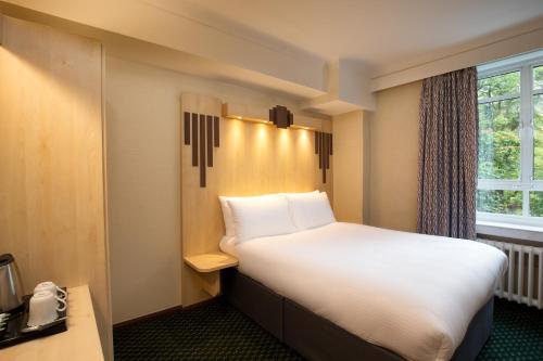 Habitación Doble Estándar con vistas al parque del hotel Tavistock. Foto 2