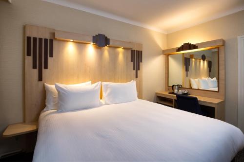 Habitación con cama extragrande. del hotel Tavistock. Foto 2