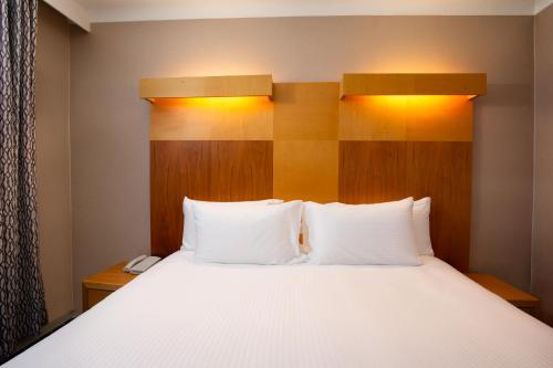 Habitación con cama extragrande. del hotel Tavistock. Foto 4