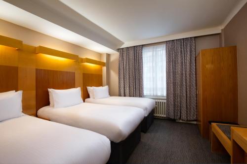 Habitación Triple del hotel Tavistock. Foto 2