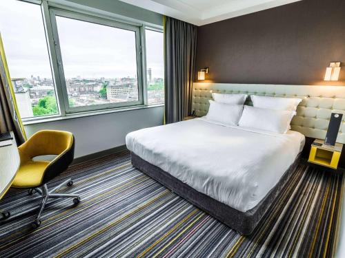 Habitación Superior con sofá - cama extragrande del hotel Pullman London St Pancras. Foto 6
