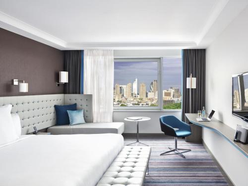 Habitación Deluxe con cama extragrande del hotel Pullman London St Pancras. Foto 4