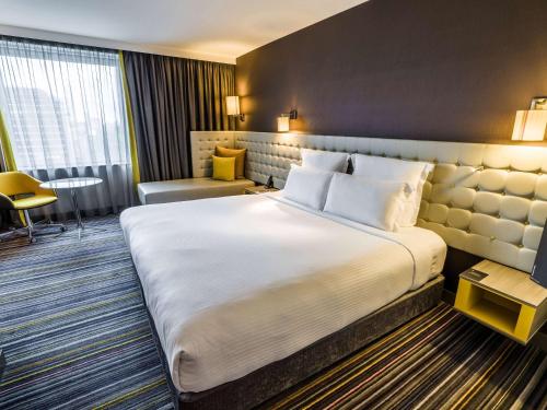 Habitación Clásica con cama extragrande del hotel Pullman London St Pancras. Foto 3