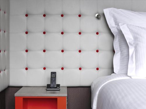 Habitación Clásica con cama extragrande del hotel Pullman London St Pancras. Foto 7