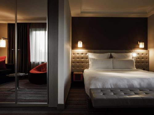 Suite Junior con cama extragrande del hotel Pullman London St Pancras. Foto 2