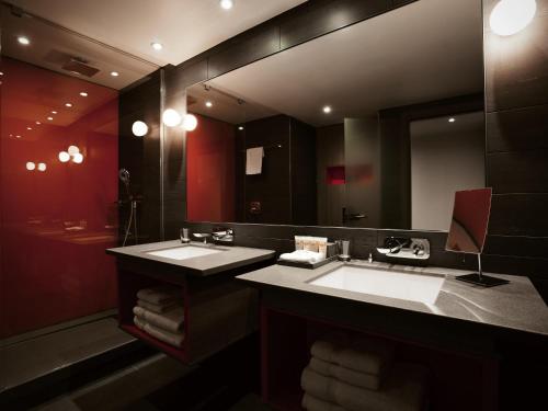 Suite Junior con cama extragrande del hotel Pullman London St Pancras. Foto 4