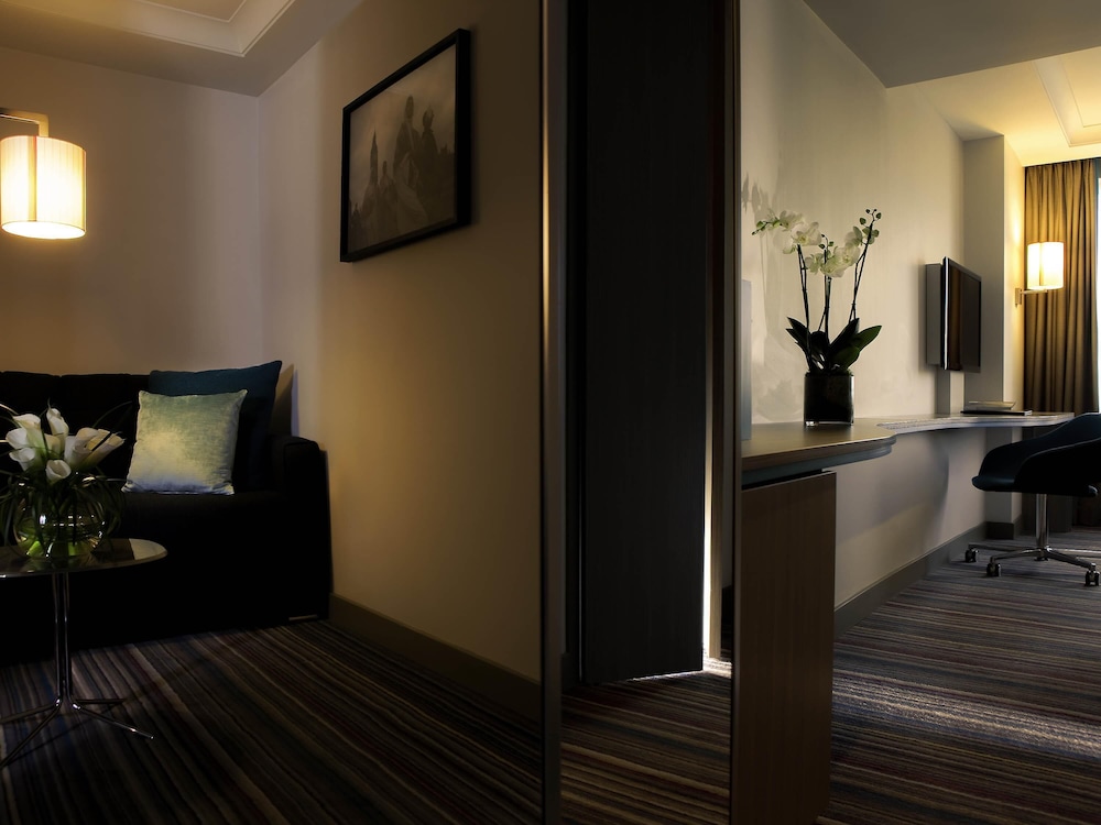 Habitación superior, 1 cama de matrimonio grande con sofá cama del hotel Pullman London St Pancras