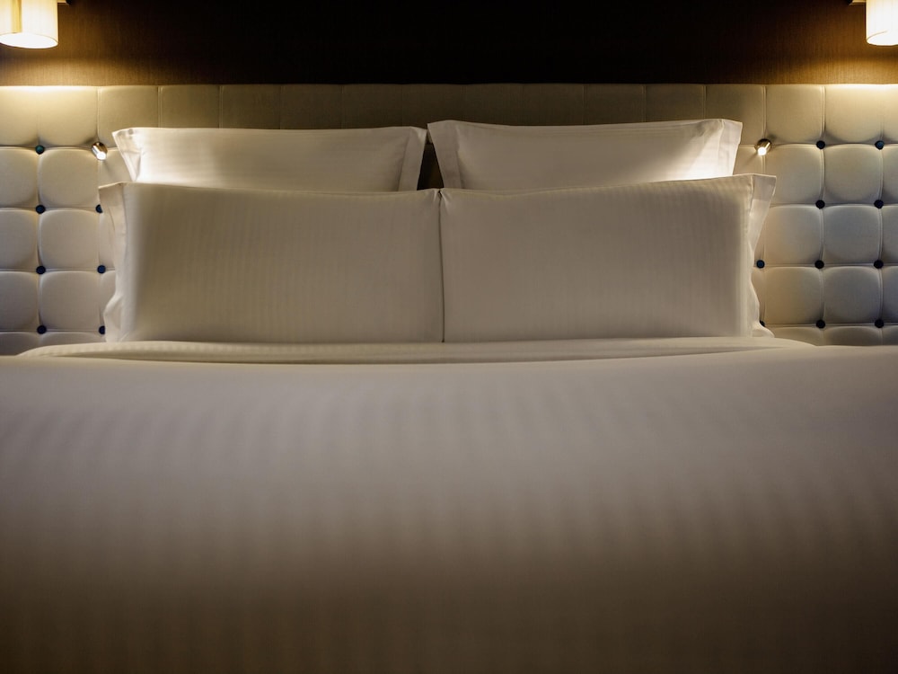 Habitación clásica, 1 cama de matrimonio grande del hotel Pullman London St Pancras. Foto 2