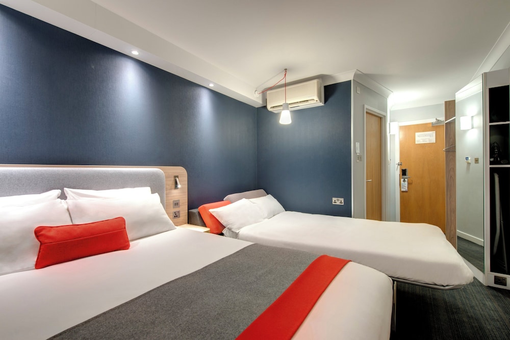 Habitación estándar, 1 cama doble con sofá cama del hotel Holiday Inn Express London Hammersmith. Foto 5