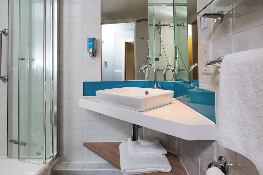Habitación estándar, 1 cama doble del hotel Holiday Inn Express London Hammersmith. Foto 10