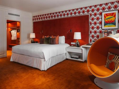 Suite 70 with Separate Lounge and Dining Space - Waterloo Place View del hotel Sofitel St James London