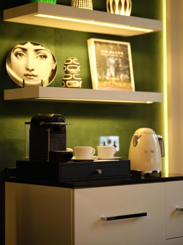 Habitación Clásica con cama grande del hotel Sofitel St James London. Foto 1