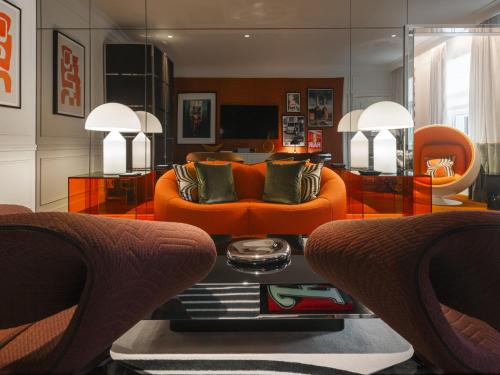 Suite 70 with Separate Lounge and Dining Space - Waterloo Place View del hotel Sofitel St James London. Foto 1
