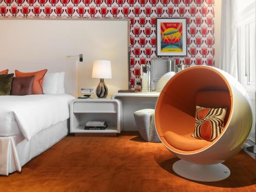 Suite 70 with Separate Lounge and Dining Space - Waterloo Place View del hotel Sofitel St James London. Foto 2