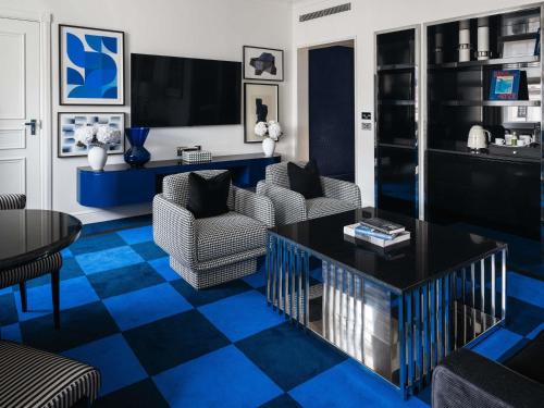 Suite Prestige con sala de estar independiente y vistas a Waterloo Place o al centro comercial Pall Mall - Cama extragrande del hotel Sofitel St James London. Foto 4