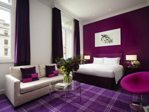 Suite Estudio con zona de salón y vistas a Waterloo Place - Cama extragrande del hotel Sofitel St James London