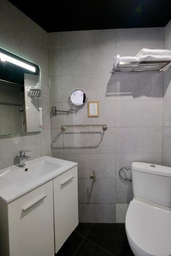 Habitación Doble del hotel Hipotel Paris Voltaire Bastille. Foto 1