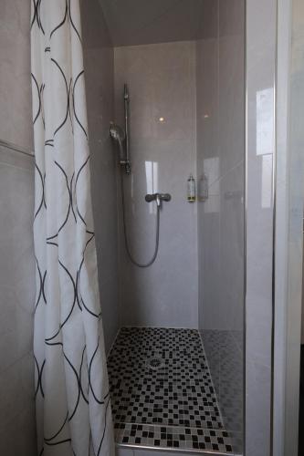 Habitación Doble del hotel Hipotel Paris Voltaire Bastille. Foto 12