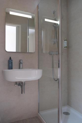Habitación Doble del hotel Hipotel Paris Voltaire Bastille. Foto 13
