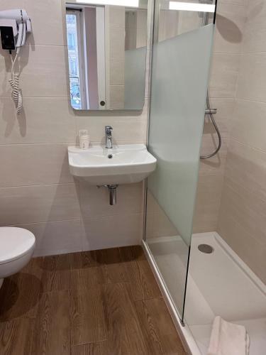 Habitación Doble del hotel Hipotel Paris Voltaire Bastille. Foto 10