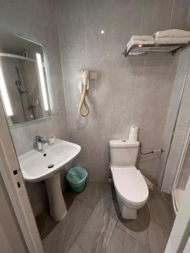 Habitación Doble del hotel Hipotel Paris Voltaire Bastille. Foto 12