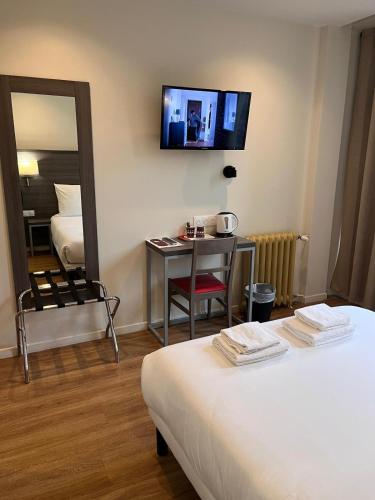 Habitación Doble del hotel Hipotel Paris Voltaire Bastille. Foto 19