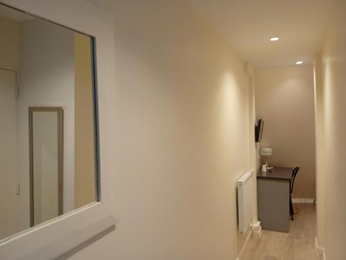 Habitación Individual Pequeña del hotel Hipotel Paris Voltaire Bastille. Foto 3