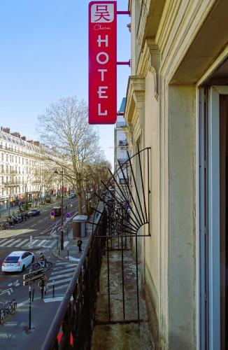 Habitación Triple del hotel Hipotel Paris Voltaire Bastille. Foto 9