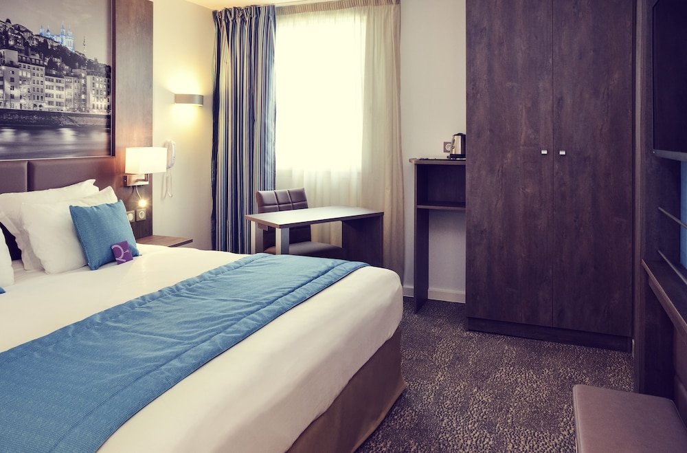 Habitación Superior con cama doble del hotel Mercure Lyon Est Chaponnay. Foto 1