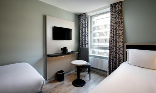 Habitación Doble Estándar Plus con cama supletoria - 2 camas del hotel Royal National. Foto 3