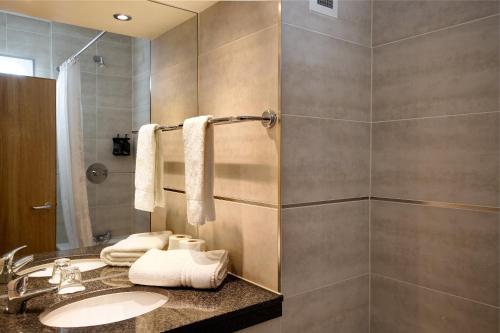 Habitación Triple del hotel Royal National. Foto 6