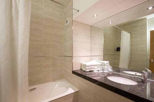 Habitación Familiar del hotel Royal National. Foto 8