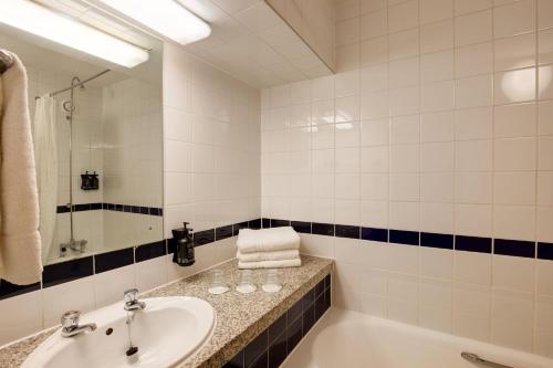 Habitación Familiar del hotel Royal National. Foto 10