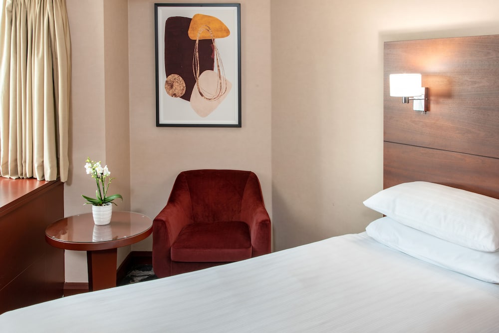 Habitación estándar con 2 camas individuales del hotel Danubius Regents Park. Foto 2