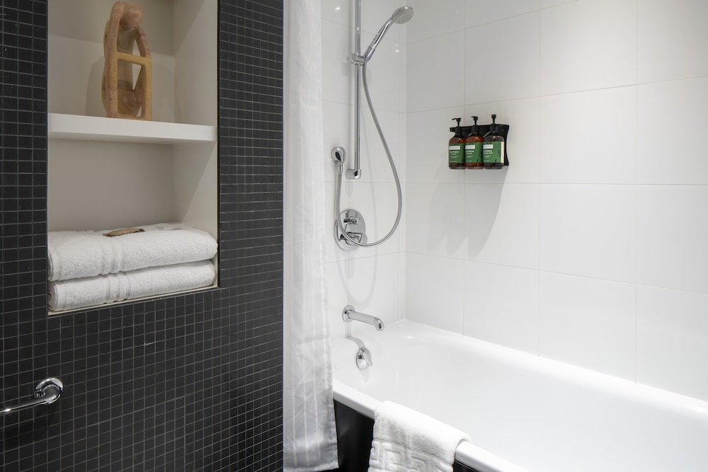 Habitación estándar, 2 camas dobles (mini nevera) del hotel Crowne Plaza London - Docklands, An Ihg. Foto 9