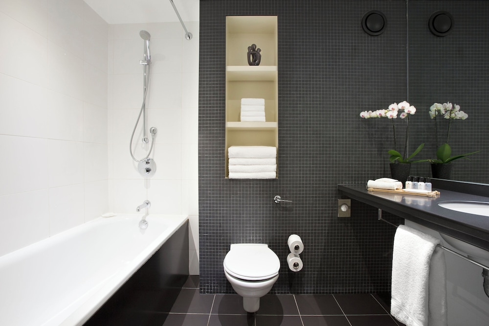 Habitación estándar, 2 camas dobles (mini nevera) del hotel Crowne Plaza London - Docklands, An Ihg. Foto 14