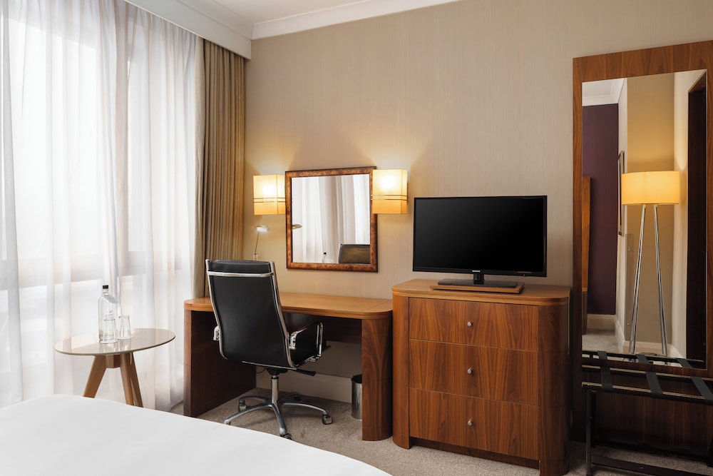 Habitación doble 1 Cama queen Premium del hotel Crowne Plaza London Ealing, An Ihg