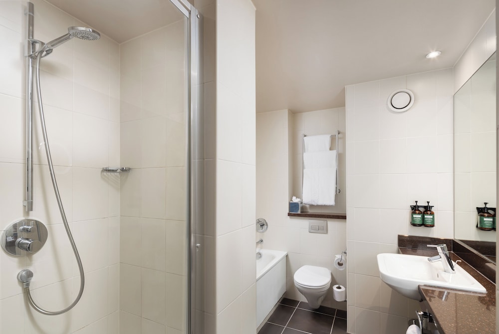Suite junior, 1 cama de matrimonio (Living Area) del hotel Crowne Plaza London Ealing, An Ihg