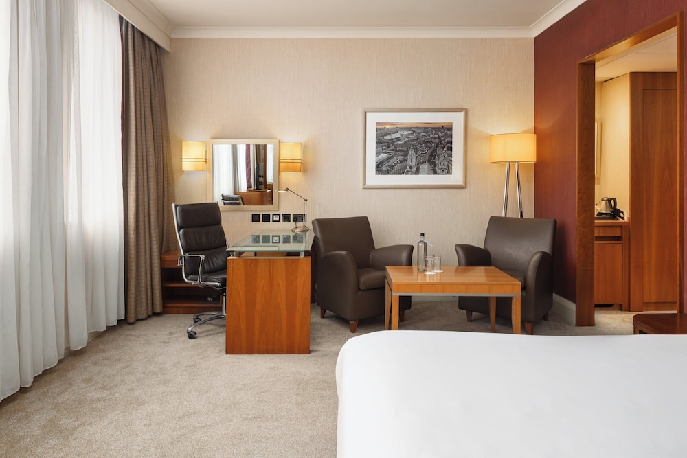 Habitación Premium, 1 cama de matrimonio (Top Floor) del hotel Crowne Plaza London Ealing, An Ihg. Foto 1