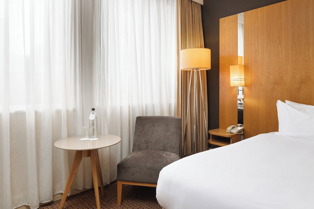 Habitación estándar, 1 cama de matrimonio, bañera (Bathtub) del hotel Crowne Plaza London Ealing, An Ihg. Foto 1