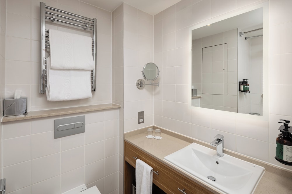 Habitación estándar, 1 cama de matrimonio, bañera (Bathtub) del hotel Crowne Plaza London Ealing, An Ihg. Foto 2