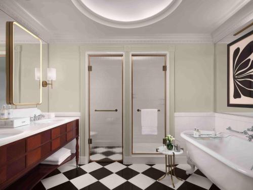 Suite de 1 dormitorio con vistas al río del hotel The Savoy. Foto 1