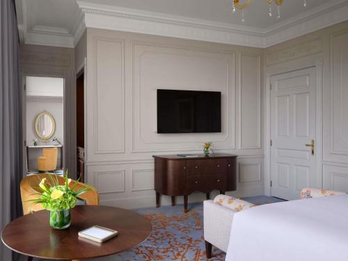 Suite Junior King con vistas al río del hotel The Savoy