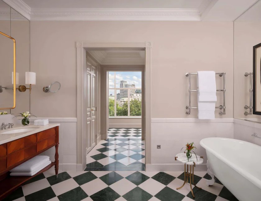 Suite, 1 Bedroom, Partial River View (549 sf, 51sm) del hotel The Savoy. Foto 1