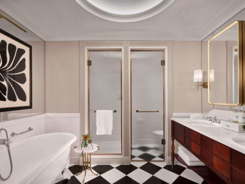 Habitación de lujo King con vistas al río del hotel The Savoy