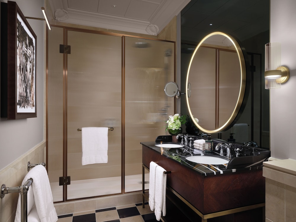 Habitación Deluxe, 1 cama de matrimonio grande (333sf, 31sm) del hotel The Savoy. Foto 1