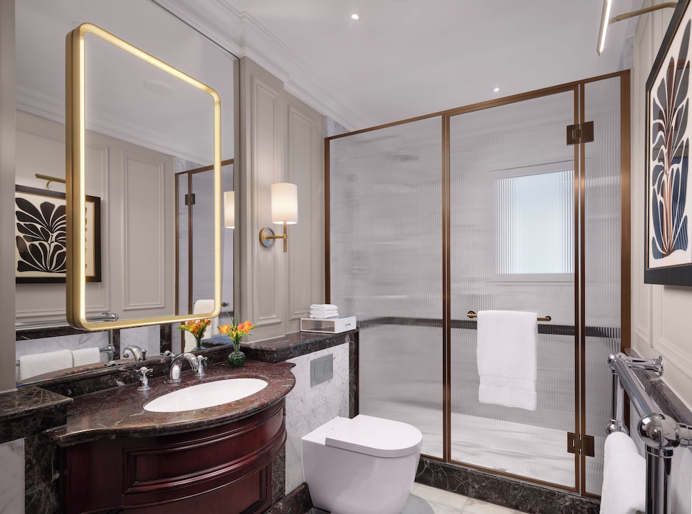 Habitación Deluxe (2 Single Beds, 333sf, 31sm) del hotel The Savoy. Foto 1