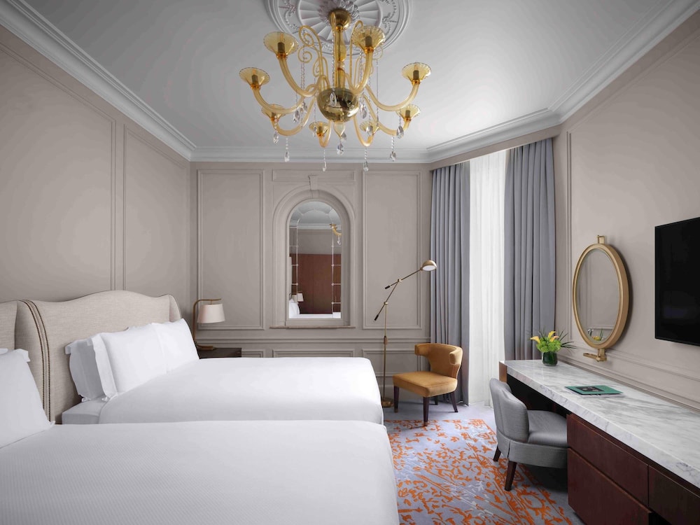 Habitación familiar doble, 2 habitaciones (549sf, 51 sm) del hotel The Savoy. Foto 2
