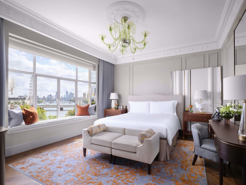 Suite Grand, 1 cama de matrimonio grande con sofá cama (Gran River, 678sf, 6 3sm) del hotel The Savoy. Foto 2