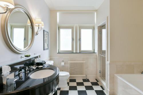 Habitación de lujo con cama King del hotel The Savoy. Foto 3